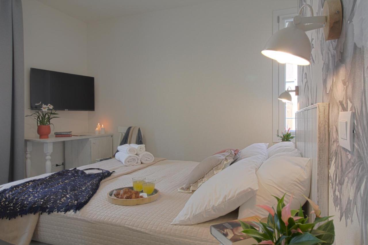 Bed & Basta Hotel เรจโจเอมิเลีย ภายนอก รูปภาพ